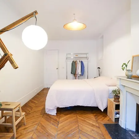 Nice Apt Near Canal St Martin شقة *